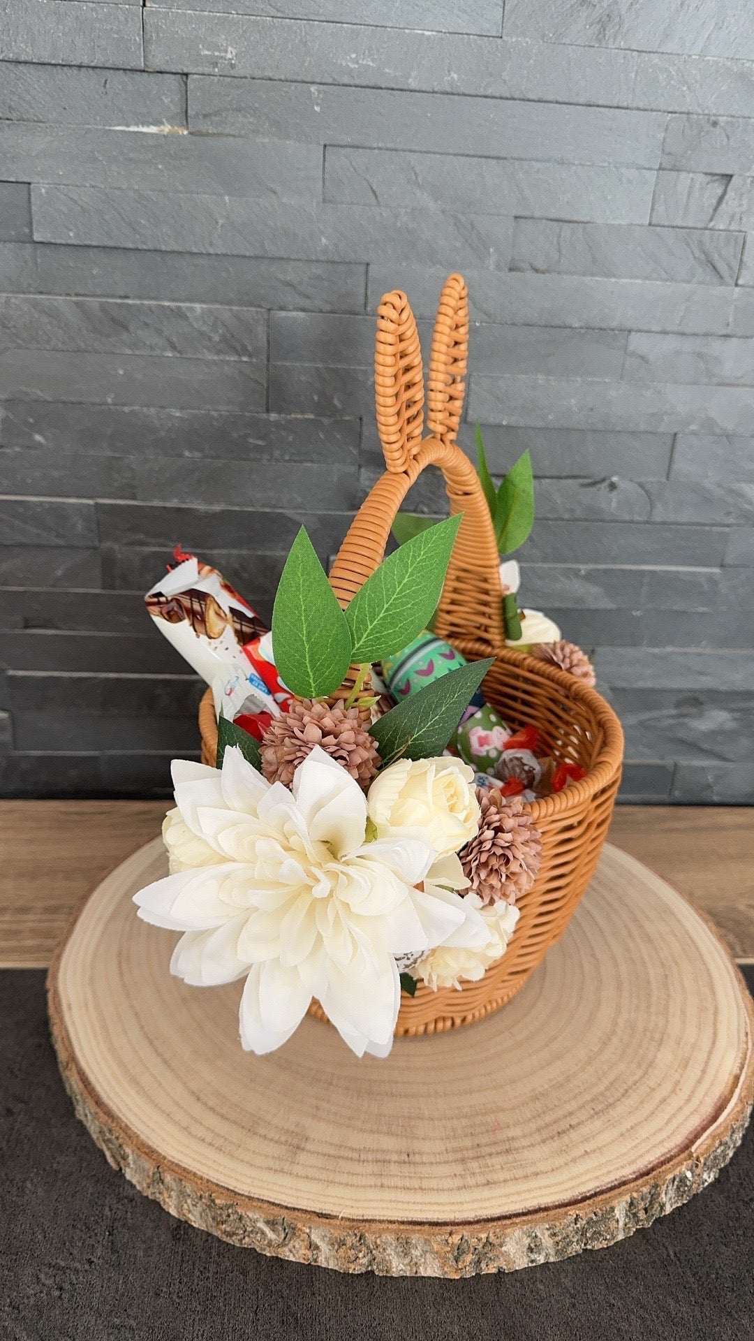 Panier de Pâques fleuri – Décoration artisanale