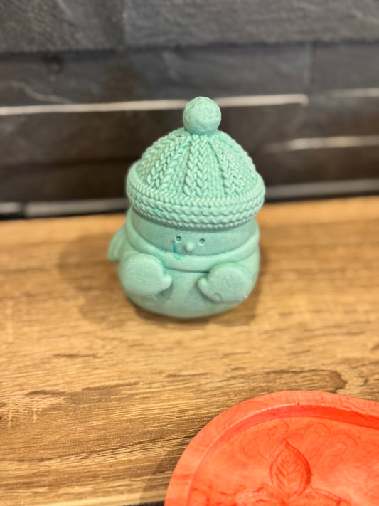 Petit bonhomme de neige en jesmonite – création artisanale