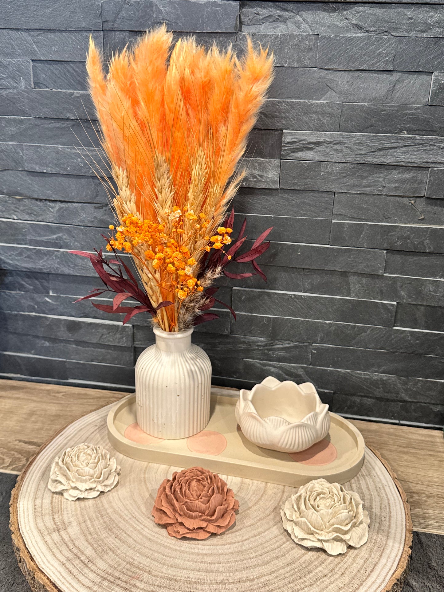 Trio « Élégance minérale » — Vase, Plateau & Bougeoir Lotus (avec fleurs séchées) — jesmonite