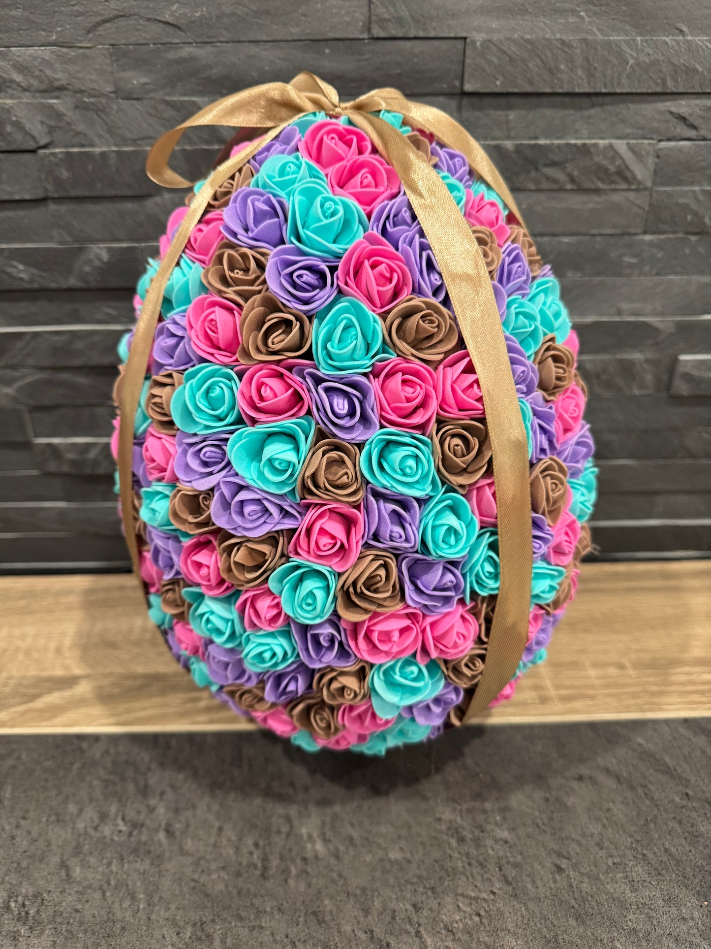 Grand œuf de Pâques garni