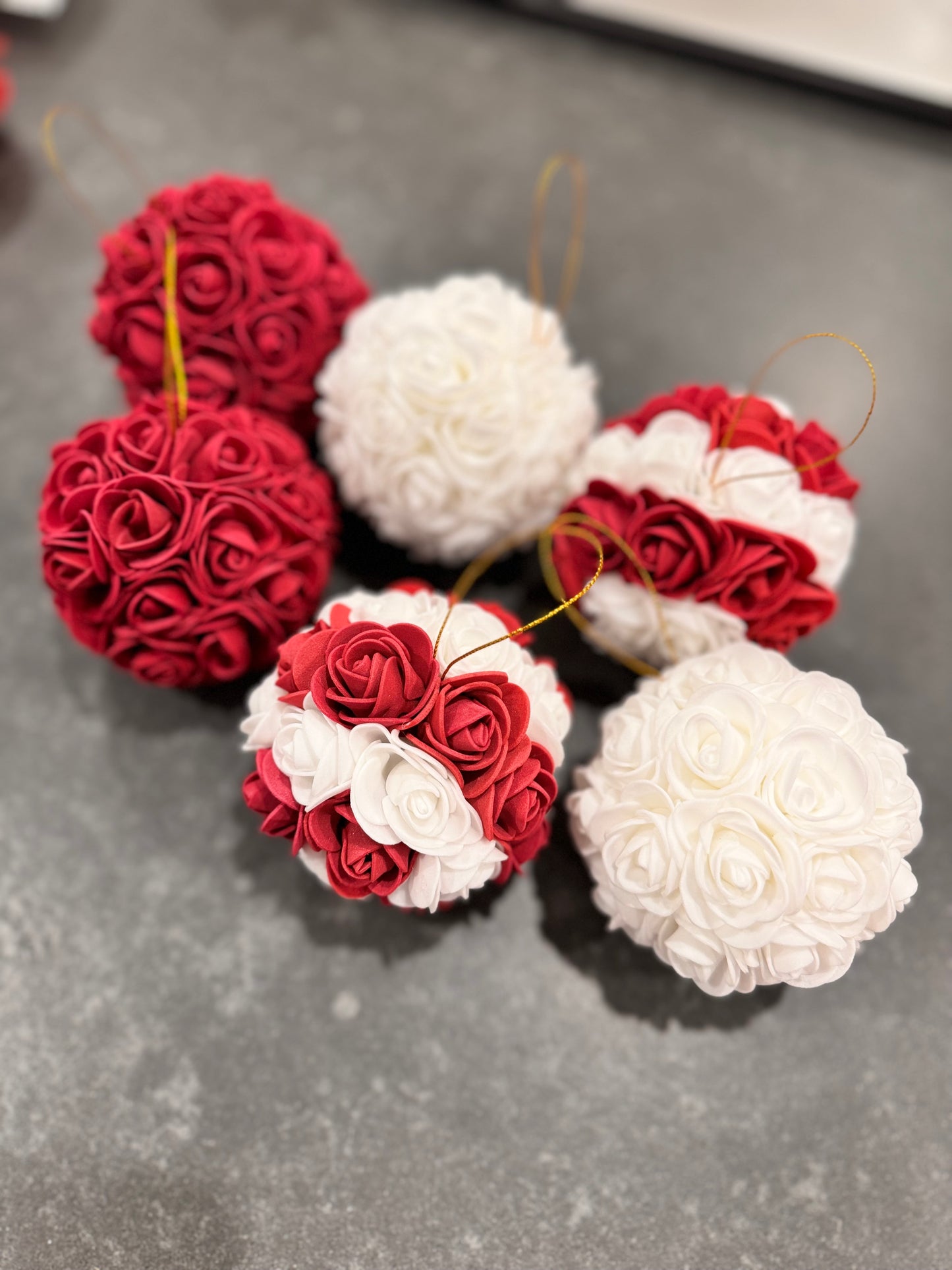 🎄 

Boules de Noël fleuries en mousse – L’univers d’Elsa