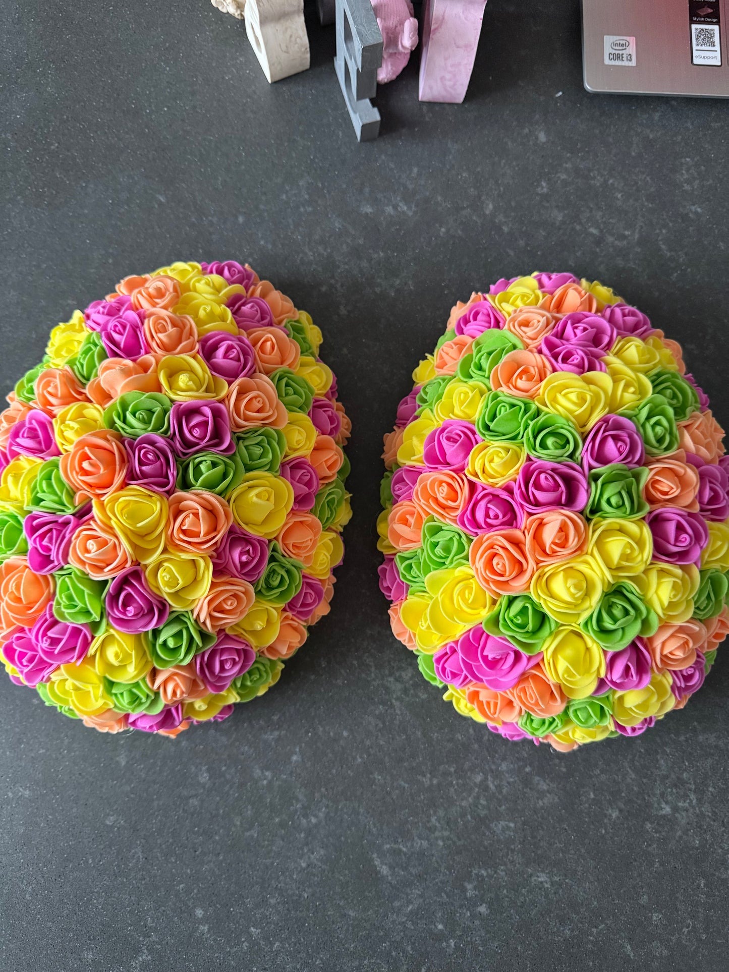 Œuf de pâque fleuri garni