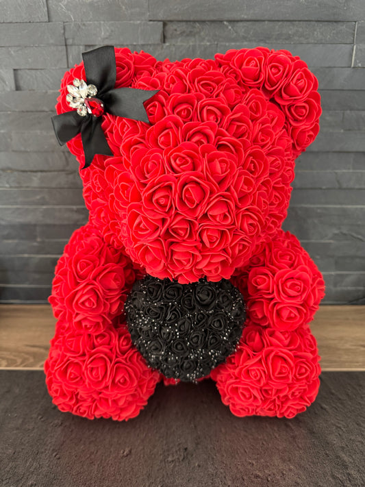 Grand Ourson fleuri en roses artificielles – Création décorative poétique