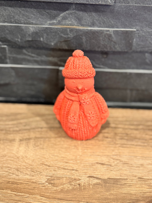 Petit bonhomme de neige tricoté – Création artisanale en jesmonite