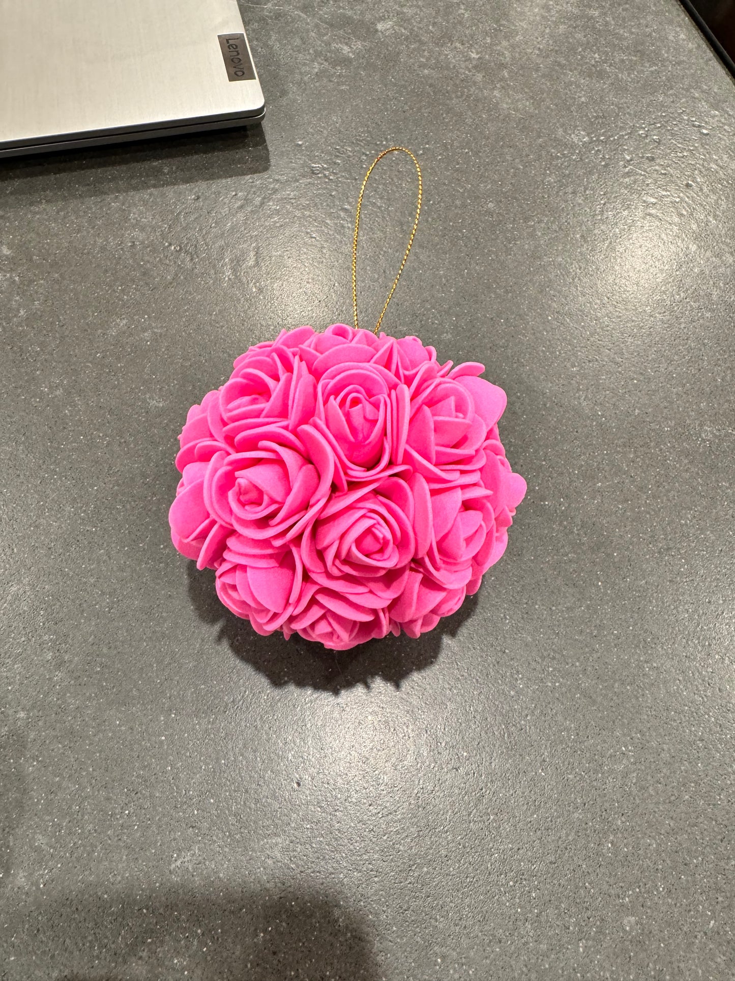 🎄 

Boules de Noël fleuries en mousse – L’univers d’Elsa