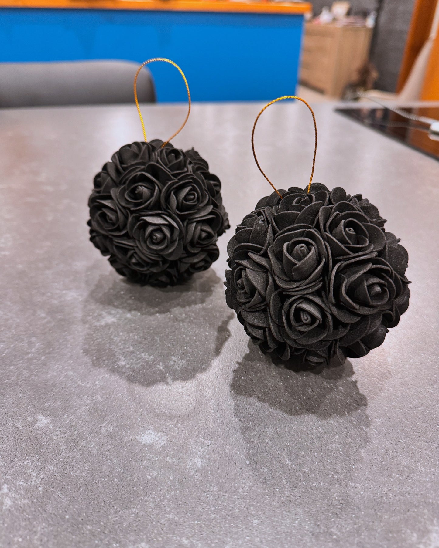 🎄 

Boules de Noël fleuries en mousse – L’univers d’Elsa