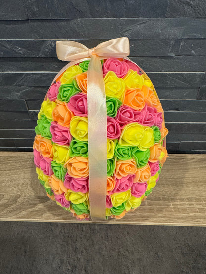 Œuf de pâque fleuri garni