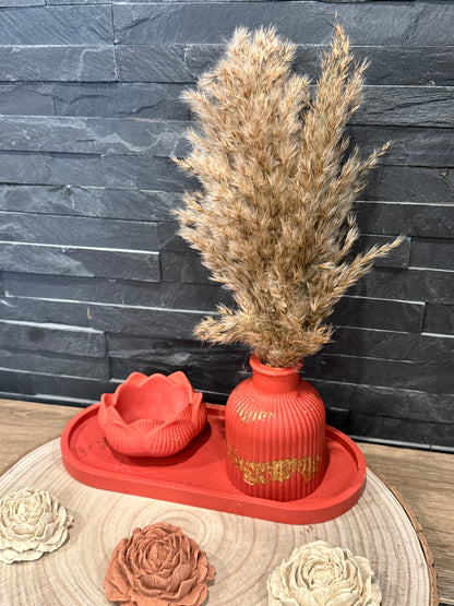 Trio « Élégance minérale » — Vase, Plateau & Bougeoir Lotus (avec fleurs séchées) — jesmonite