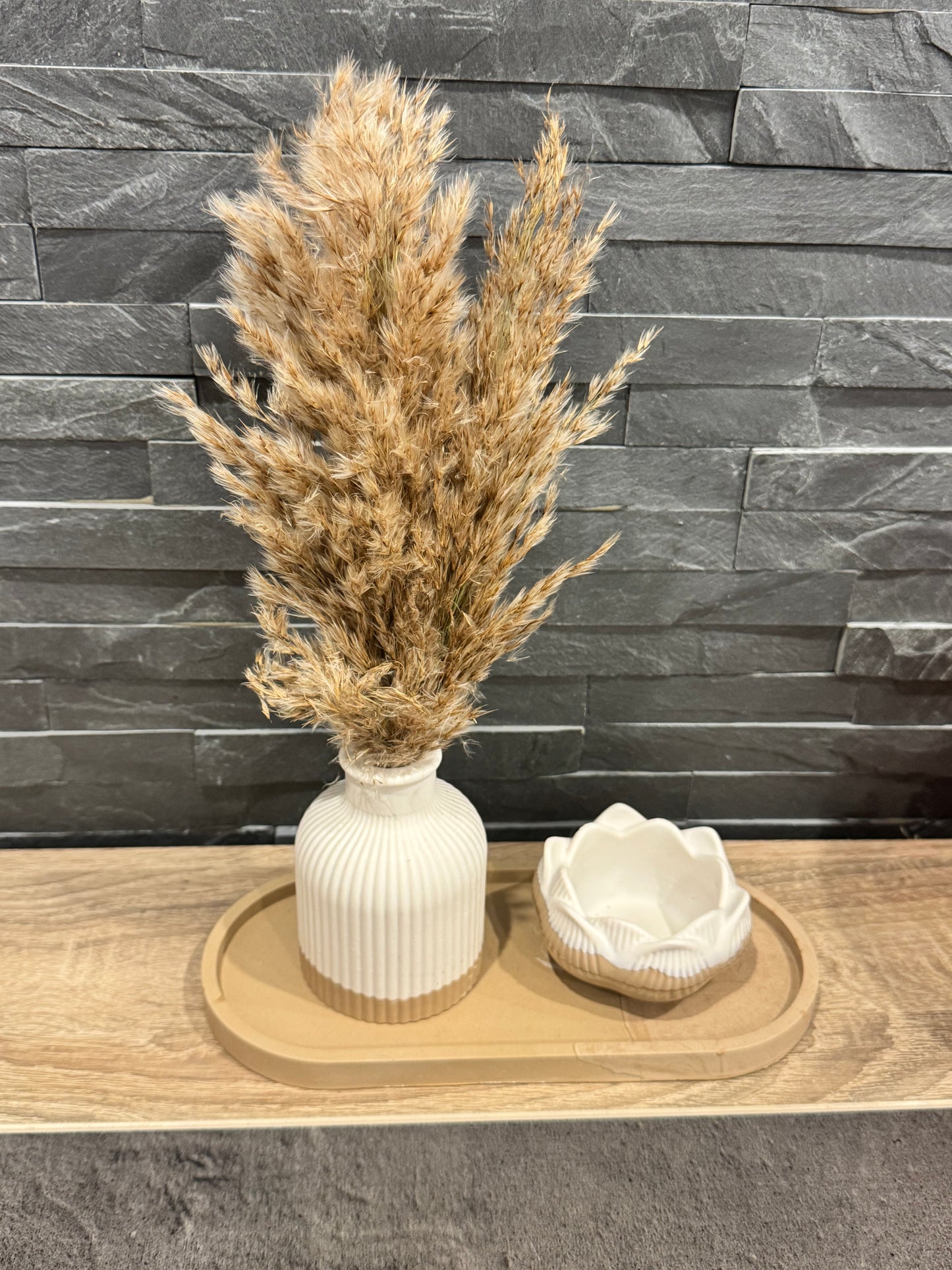 Trio « Élégance minérale » — Vase, Plateau & Bougeoir Lotus (avec fleurs séchées) — jesmonite