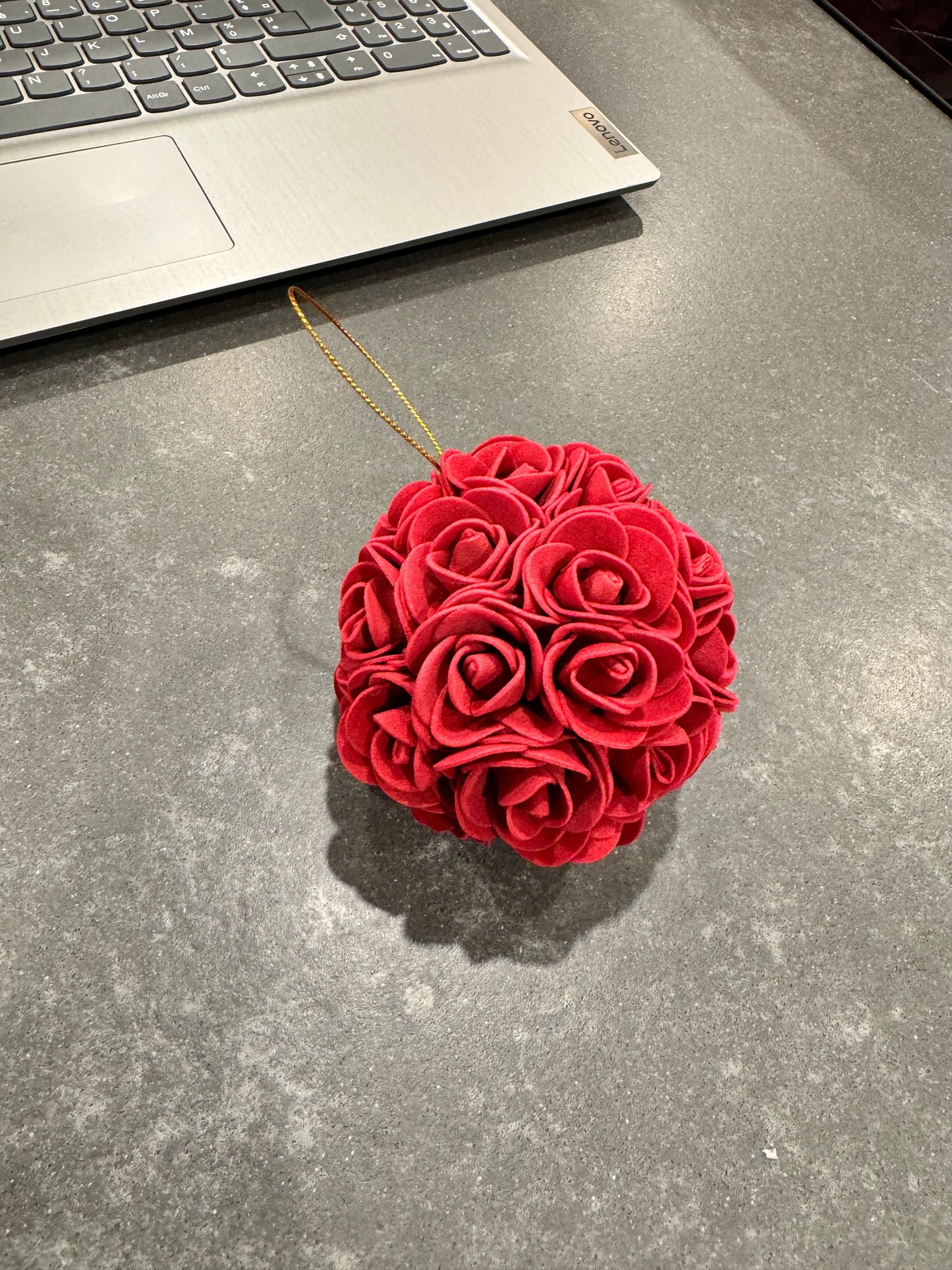 🎄 

Boules de Noël fleuries en mousse – L’univers d’Elsa