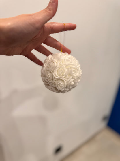 🎄 

Boules de Noël fleuries en mousse – L’univers d’Elsa