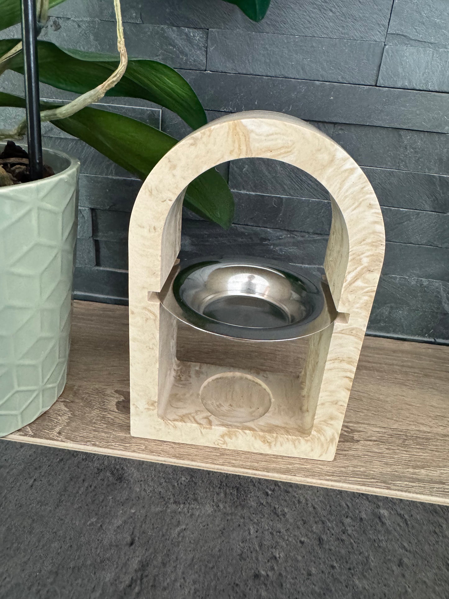 🕯️ Brûle-parfum arqué en jesmonite – Élégance naturelle et douceur artisanale