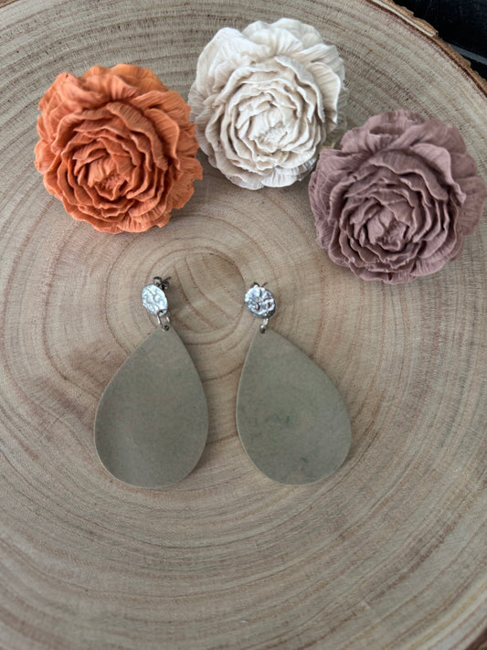 🌿 Boucles d’oreilles en jesmonite – Création artisanale