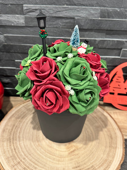 Pot funéraire de Noël – Roses artificielles rouge & vert (Taille S et M)