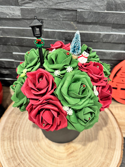 Pot funéraire de Noël – Roses artificielles rouge & vert (Taille S et M)