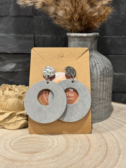 Boucles d’oreilles en jesmonite (cercle ajouré)