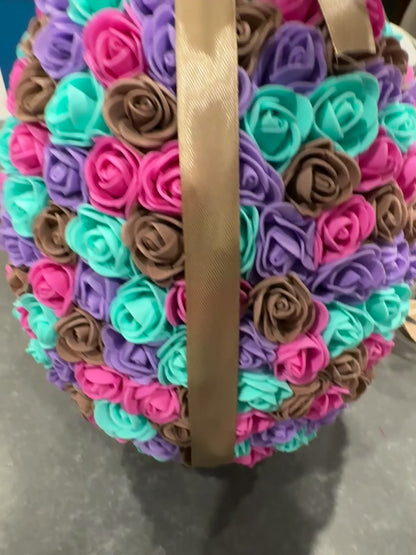 Grand œuf de Pâques garni